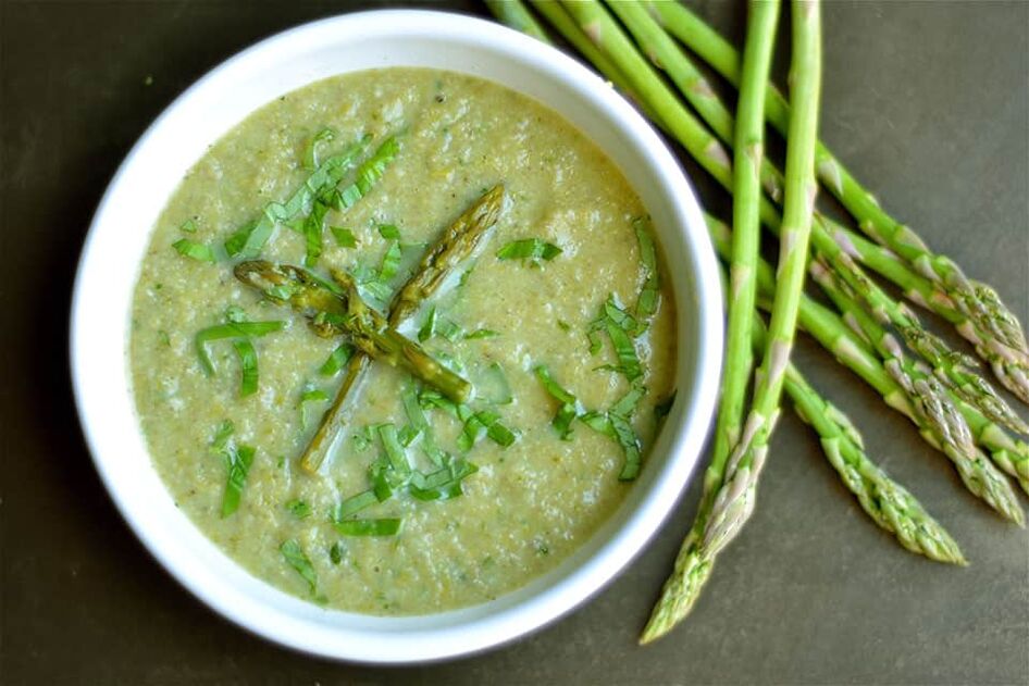 Hühner- und Spargelsuppe