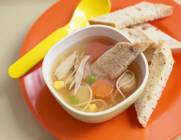 Hühnersuppe mit Croutons